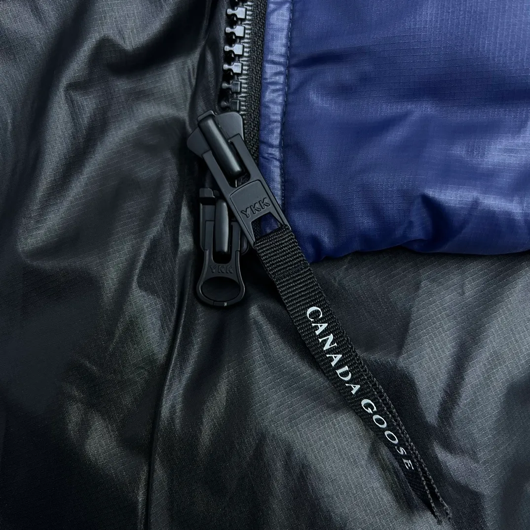 P760 𝘾𝘼𝙉𝘼𝘿𝘼 𝙂𝙊𝙊𝙎𝙀/Canada Goose 2023 Limited New Crofton Puff Down Jacket Pure Guangzhou Inspection 80 White Duck Down Filling‼  Top version, ceiling level‼ Crofton soft bread, the latest style in 2023, has a cold protection effect of up to level 4. It is made of recycled Feather-Light tear-resistant fabric. It is ultra-light and has no weight on the upper body at all! The unique black label highlights your temperament‼  Canada Goose, a Canadian brand, has always been recognized as the warmest down jacket. Various Instagram celebrities, Internet celebrities, and celebrities often wear it for street photos. I do Canada Goose every year, but I still can’t get rid of my love for geese. No matter how cold the winter is, there is no need to be afraid, because there are geese! Filled with 80% white duck down, Canada Goose is the legendary warmest down jacket and is known as a must-have for Arctic outdoor sports! The most popular down jacket in the world, celebrities are rushing to buy it, it is a must-have! Same style for men and women Size: S~XXL